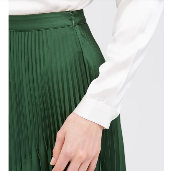 Lilysilk platted skirt - Picture 2 of 10